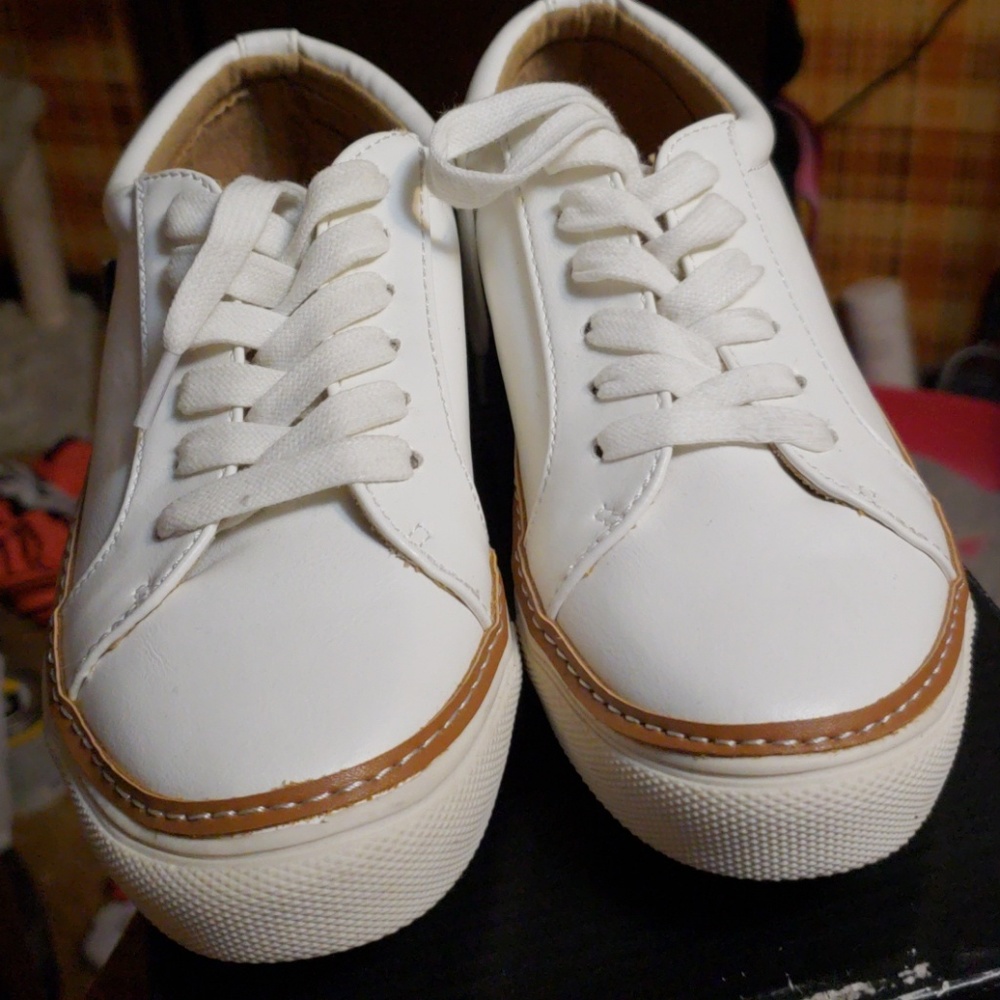 Shoes - Picture 2 of 3